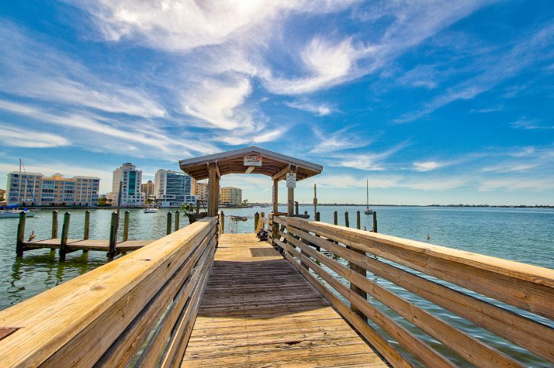 Where is Longboat Key Florida? How far is Longboat Key from Sarasota?
