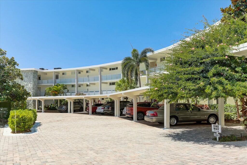 A photo of the three story, curved building architecture at Sands Point condos.